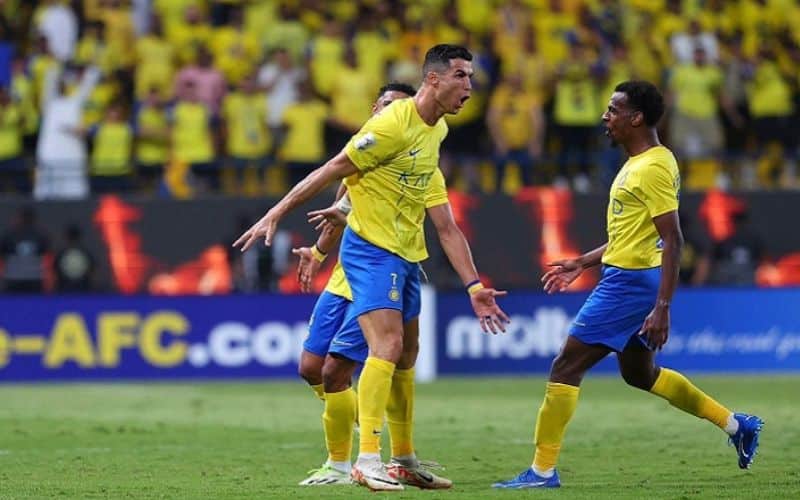 Điểm tựa của Al Nassr: Ronaldo và sân nhà
