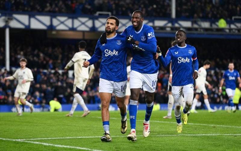 Everton dễ dàng vượt qua Peterborough