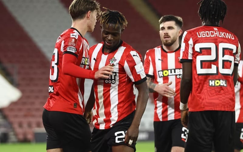 Southampton vs Burnley đang đi tìm lại phong độ của mình