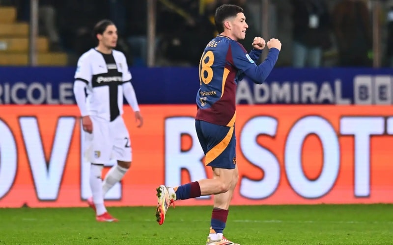Pha đá phạt đẳng cấp đã mang về chiến thắng cho AS Roma