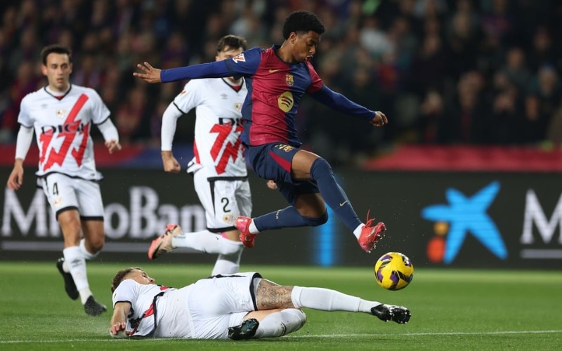 Barcelona chật vật vượt qua Rayo Vallecano với tỷ số tối thiểu
