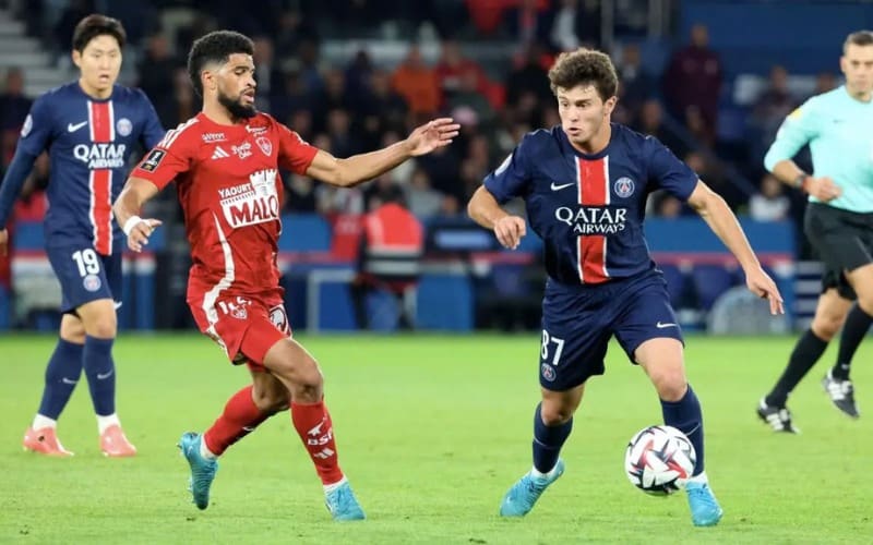 Brest đối mặt thử thách cực lớn khi chạm trán PSG