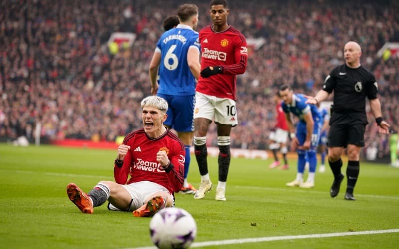 Everton đang gặp khó khăn trong cuộc chiến trụ hạng