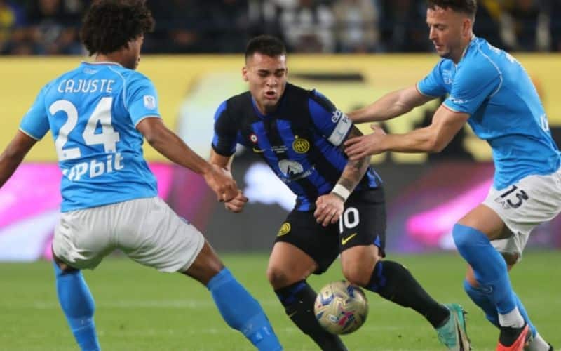 Napoli: Phong độ sa sút và áp lực nặng nề